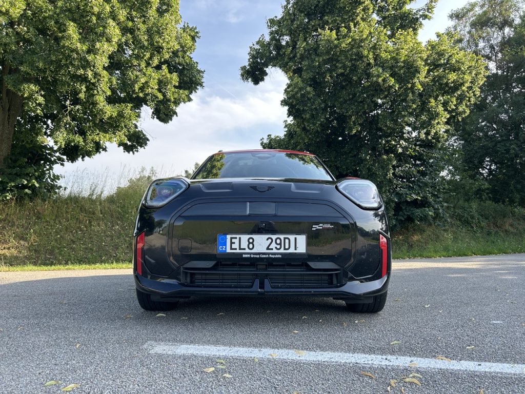 TEST MINI JCW Aceman: foto Žena v autě.cz