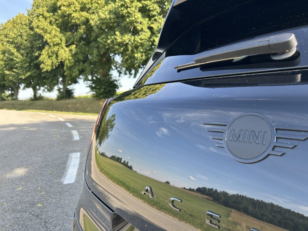 TEST MINI JCW Aceman: foto Žena v autě.cz