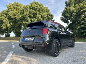TEST MINI JCW Aceman: foto Žena v autě.cz