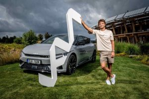 Kia EV6 a tenista Tomáš Macháč: foto KIA