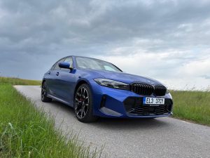 TEST BMW 330e: foto Žena v autě.cz_5780