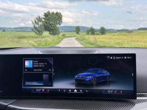 TEST BMW 330e: foto Žena v autě.cz_5792