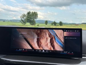 TEST BMW 330e: foto Žena v autě.cz_5794