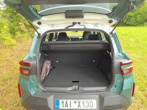 TEST Opel Frontera: foto Žena v autě.cz Image 2025-08-19 at 15.38.32 (2)