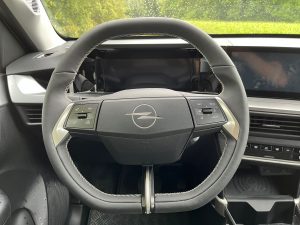 TEST Opel Frontera: foto Žena v autě.cz Image 2025-08-19 at 15.38.36