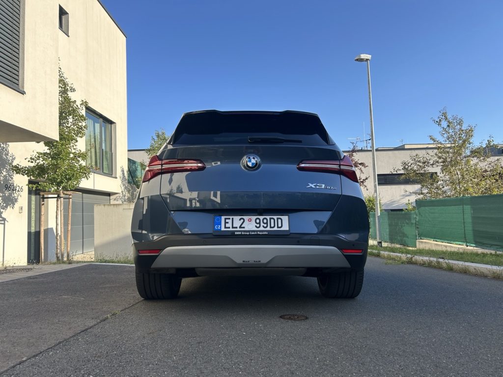 TEST BMW X3 30e:  foto Žena v autě.cz_7324 ve velké velikosti