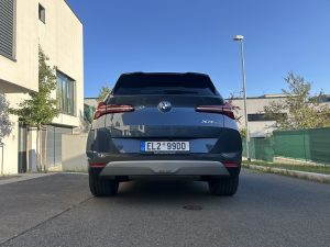 TEST BMW X3 30e: foto Žena v autě.cz_7324 ve velké velikosti