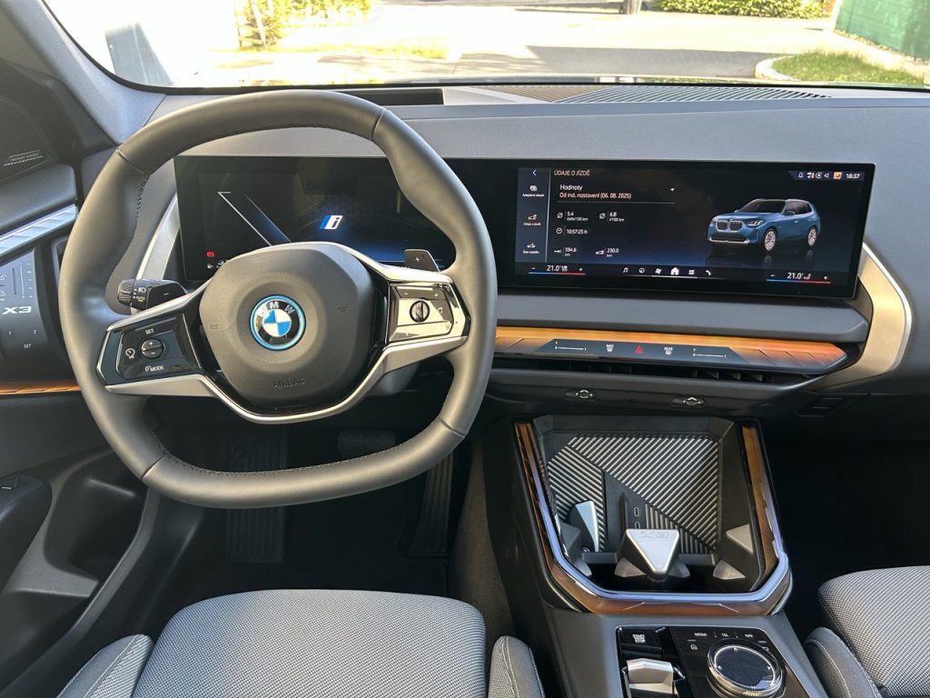 TEST BMW X3 30e:  foto Žena v autě.cz_7371 ve velké velikosti