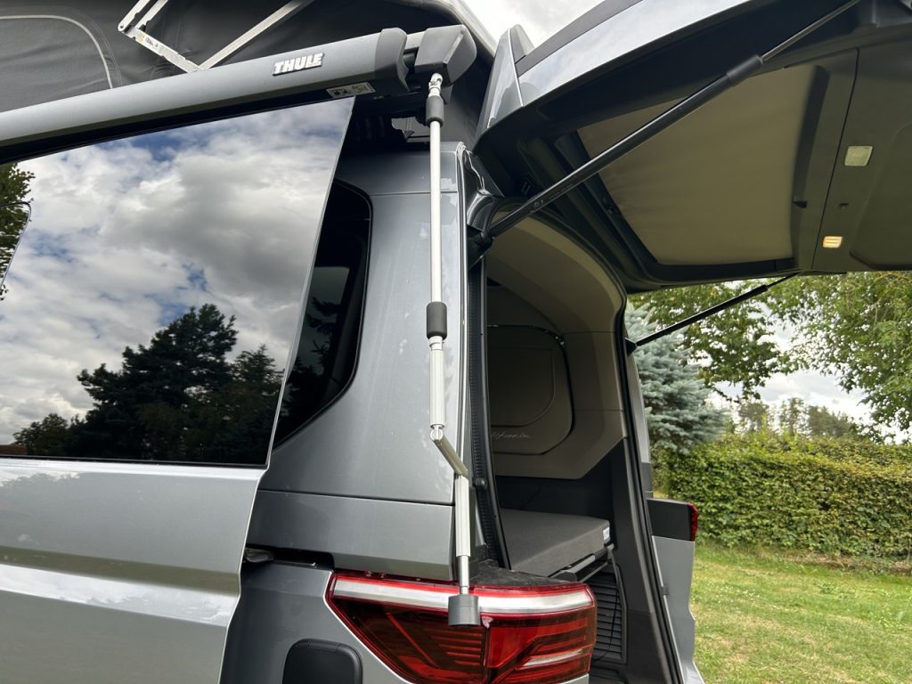 TEST VW California Beach Camper foto Žena v autě.cz_7558 ve velké velikosti