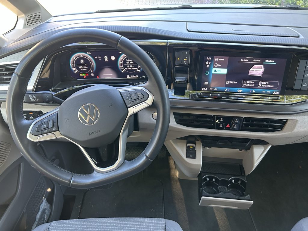 TEST VW California Beach Camper foto Žena v autě.cz_7584 ve velké velikosti