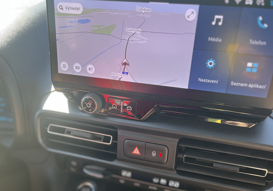Berlingo TEST: foto Žena v autě.cz obrazovky 2025-10-24 v 10.50.12