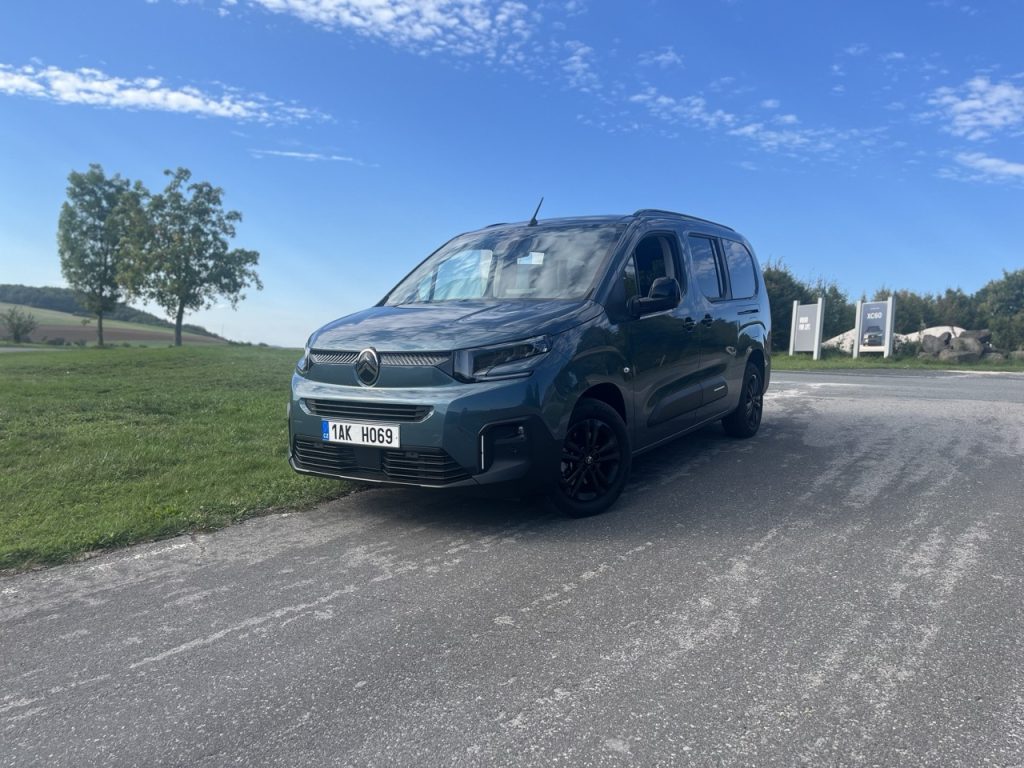 Berlingo TEST: foto Žena v autě.cz_2467 ve velké velikosti