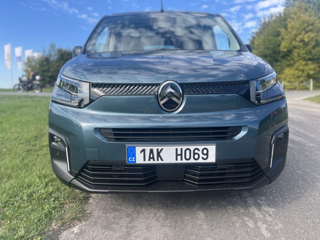 Berlingo TEST: foto Žena v autě.cz_2469 ve velké velikosti