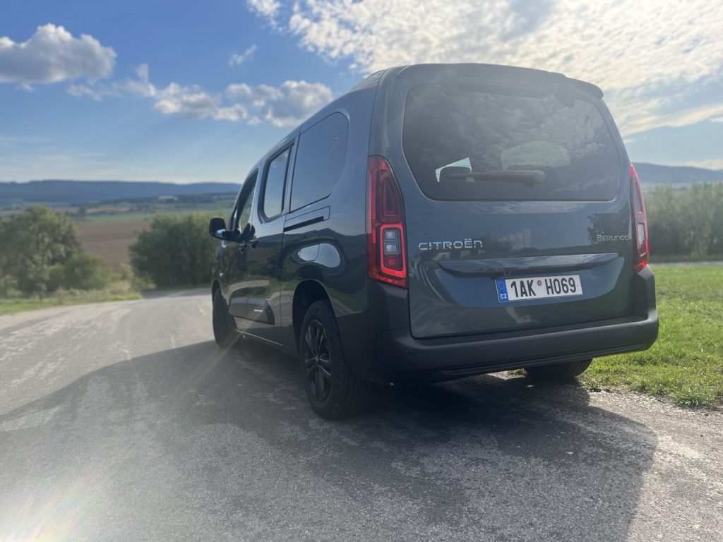 Berlingo TEST: foto Žena v autě.cz_2475 ve velké velikosti