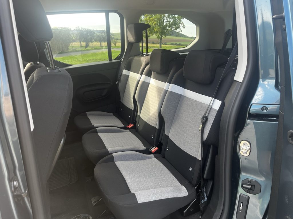 Berlingo TEST: foto Žena v autě.cz_2484 ve velké velikosti