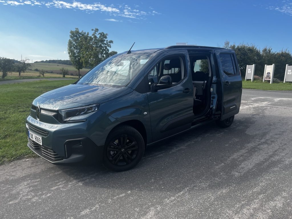 Berlingo TEST: foto Žena v autě.cz_2486 ve velké velikosti