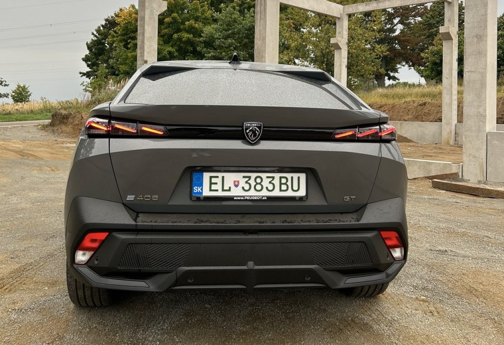 Peugeot E408: foto Žena v autě.cz