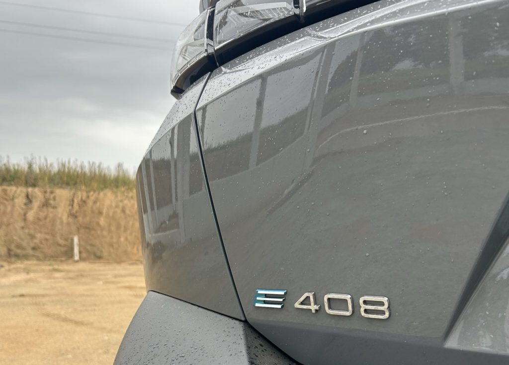 Peugeot E408: foto Žena v autě.cz