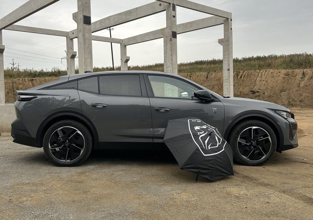 Peugeot E408: foto Žena v autě.cz
