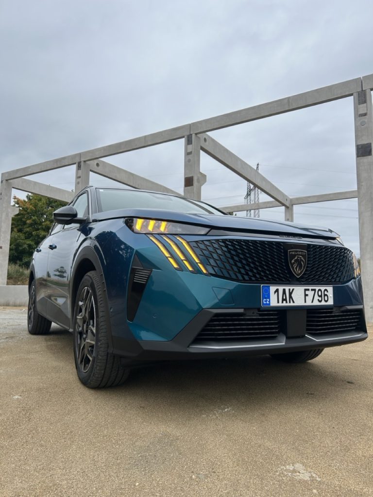 Peugeot E3008: foto Žena v autě.cz