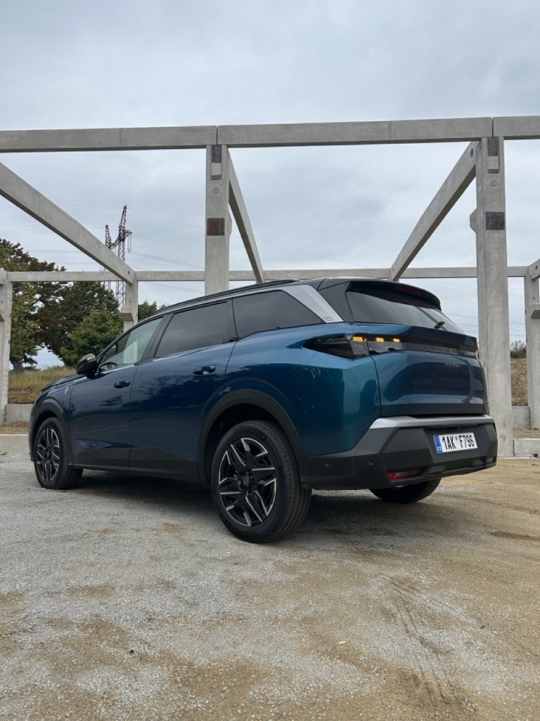 Peugeot E3008: foto Žena v autě.cz