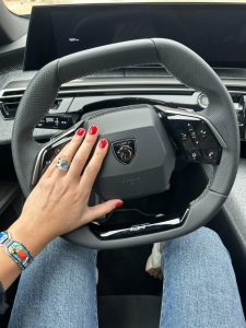 Peugeot E408: foto Žena v autě.cz