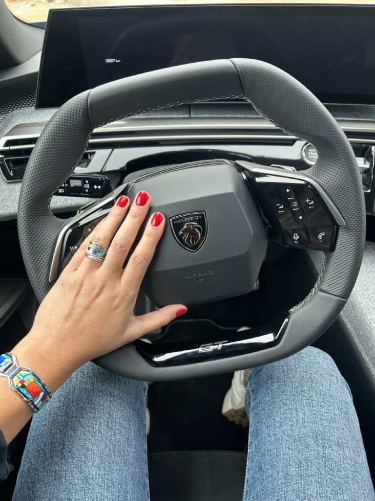 Peugeot E408: foto Žena v autě.cz