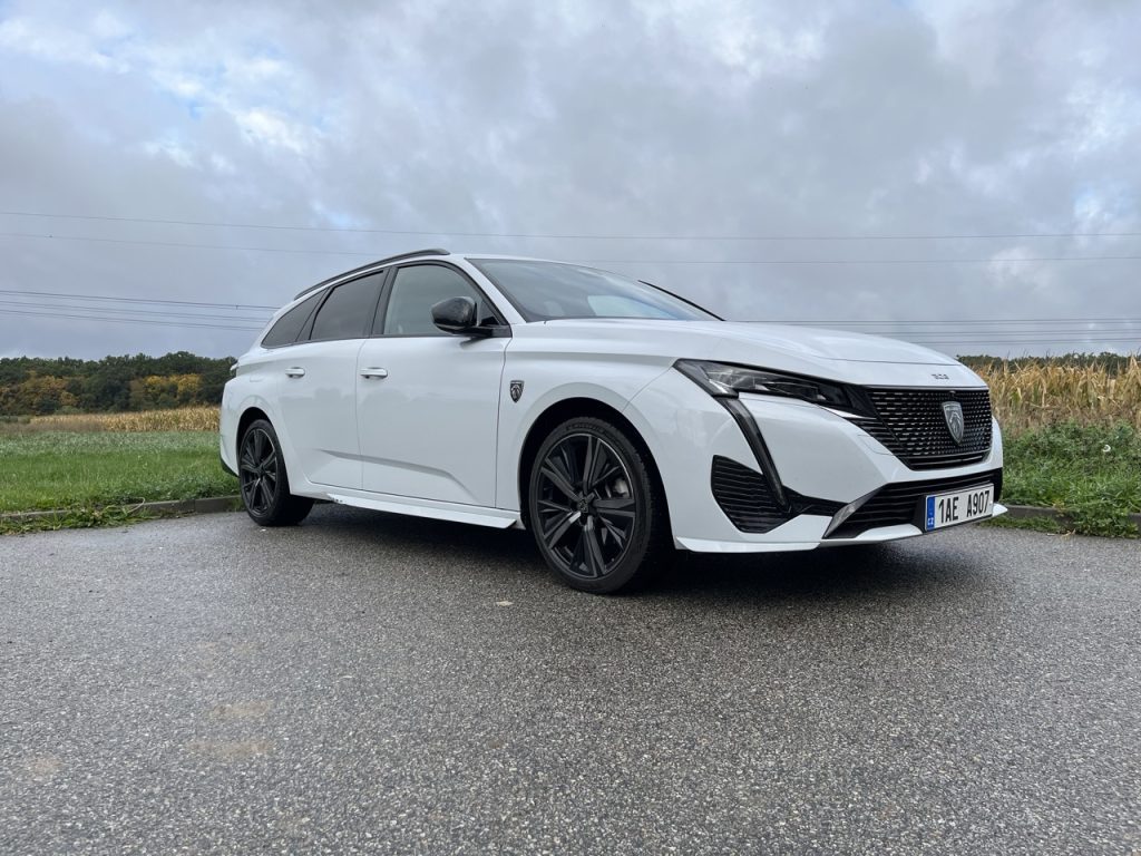 Peugeot 308 SW: foto Žena v autě.cz_4512 ve velké velikosti