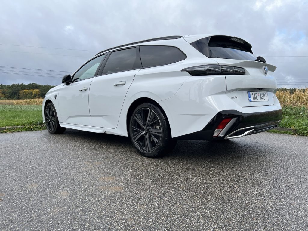 Peugeot 308 SW: foto Žena v autě.cz_4520 ve velké velikosti