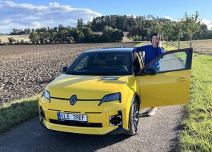 Test Renault5: foto Žena v autě.cz