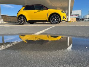 Test Renault5: foto Žena v autě.czApp Image 2025-09-16 at 14.37.10 (2)