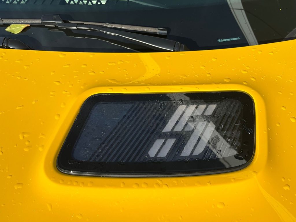 Test Renault5: foto Žena v autě.czApp Image 2025-09-16 at 14.37.10 ve velké velikosti