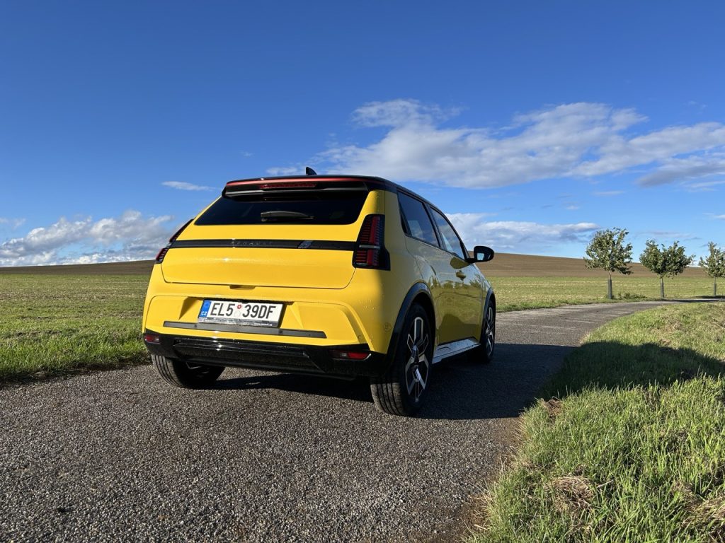 Test Renault5: foto Žena v autě.cz