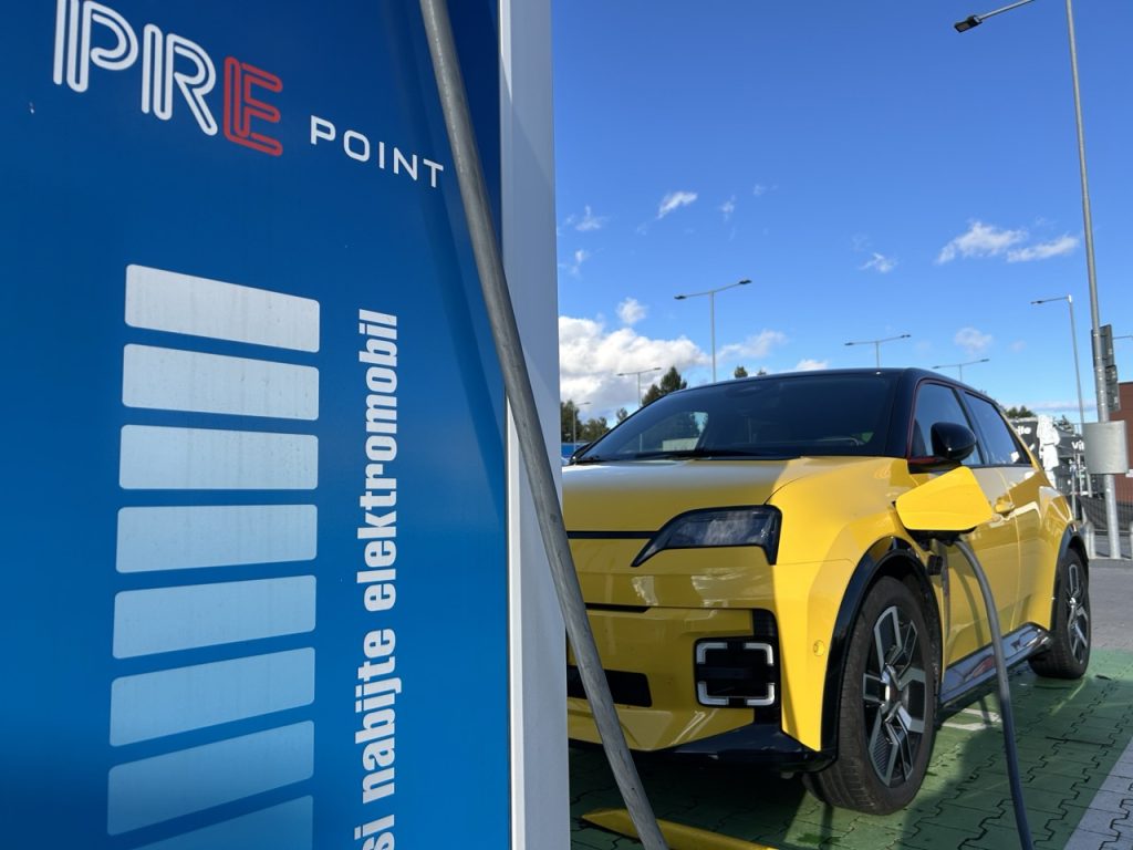 Test Renault5: foto Žena v autě.cz_8307 ve velké velikosti