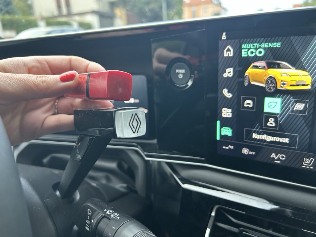 Test Renault5: foto Žena v autě.cz