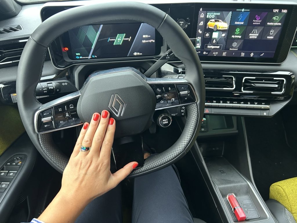 Test Renault5: foto Žena v autě.cz_8329 ve velké velikosti