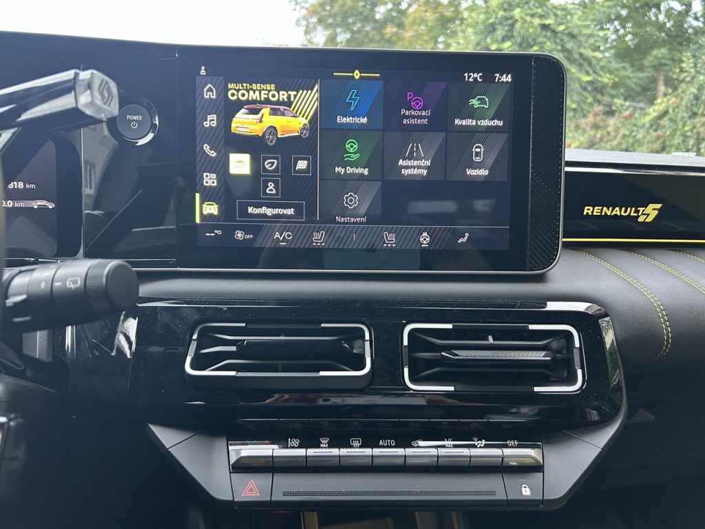 Test Renault5: foto Žena v autě.cz_8332 ve velké velikosti