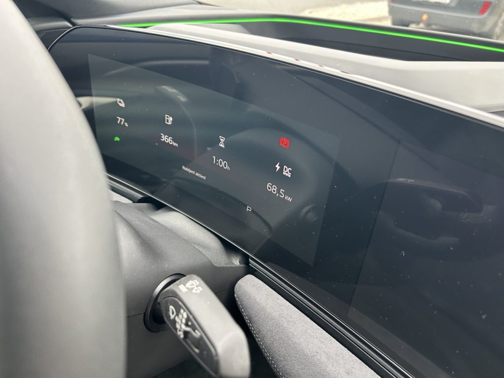 test Audi A6 e-tron: foto Žena v autě.cz_8647 ve velké velikosti