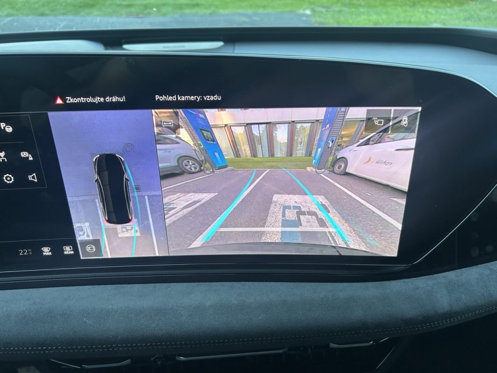 test Audi A6 e-tron: foto Žena v autě.cz_8666 2 ve velké velikosti