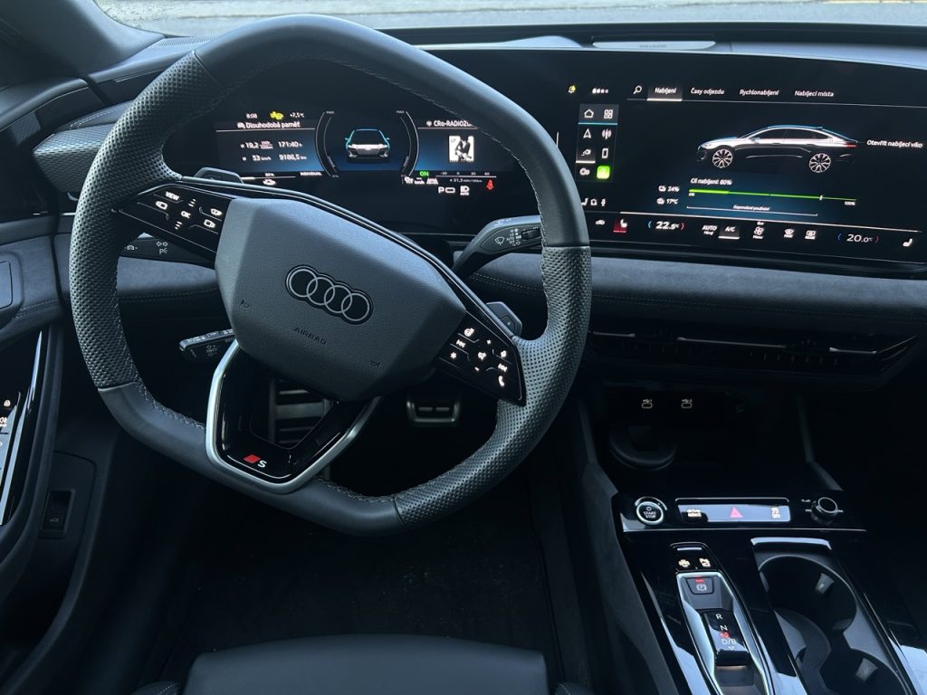 test Audi A6 e-tron: foto Žena v autě.cz_8676 ve velké velikosti