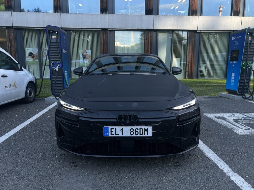 test Audi A6 e-tron: foto Žena v autě.cz_8684 ve velké velikosti