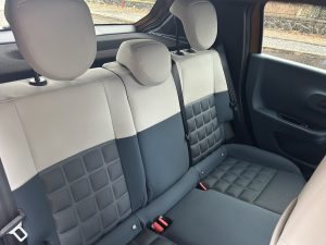 test Grande Panda Hybrid: foto Žena v autě.cz