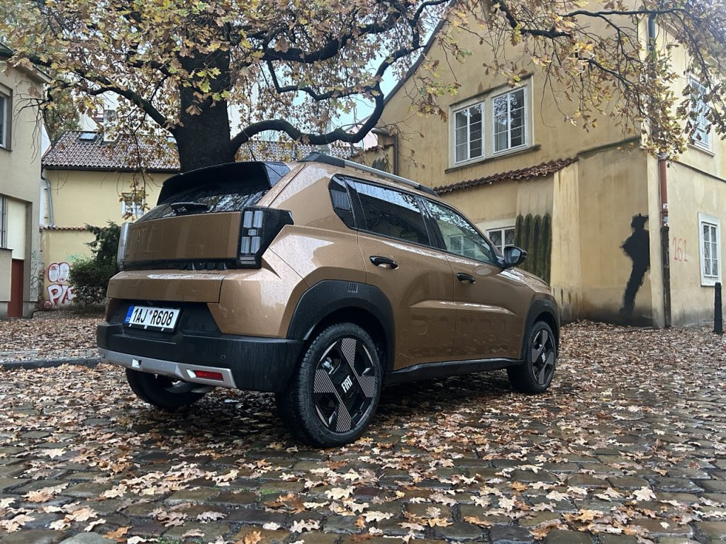 test Grande Panda Hybrid: foto Žena v autě.cz