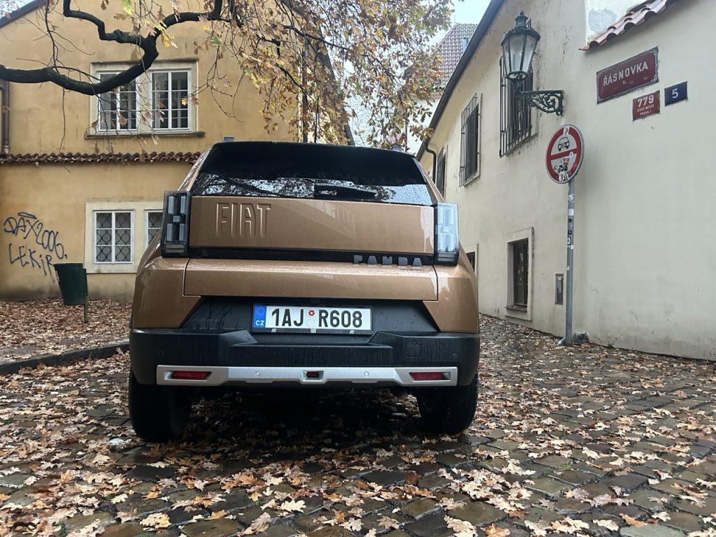 test Grande Panda Hybrid: foto Žena v autě.cz