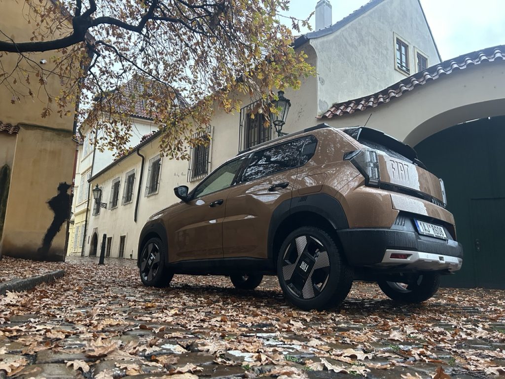 test Grande Panda Hybrid: foto Žena v autě.cz