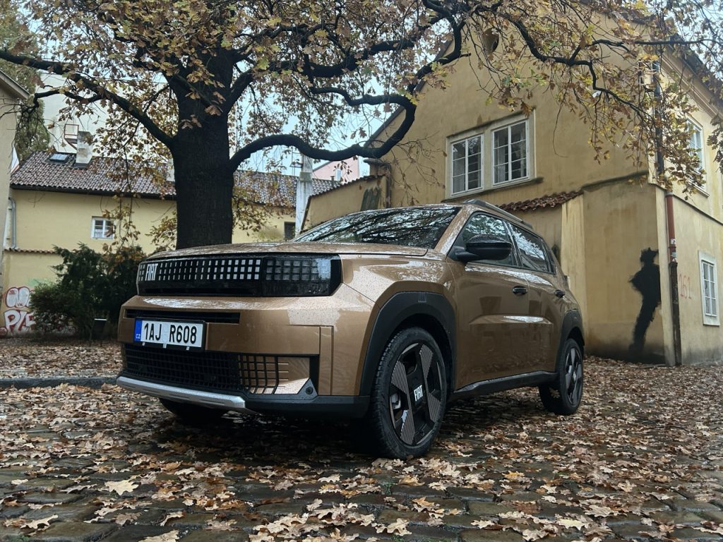 test Grande Panda Hybrid: foto Žena v autě.cz