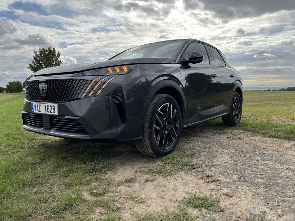 Peugeot 3008 Hybrid: foto Žena v autě.cz_4229 ve velké velikosti