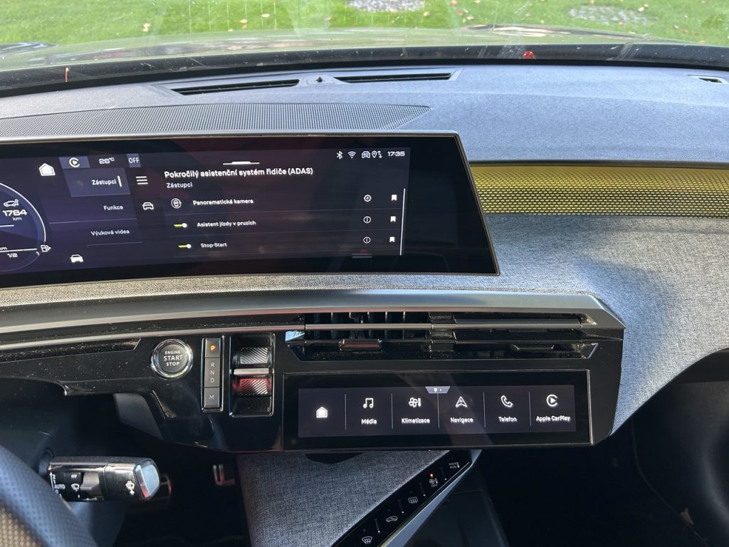 Peugeot 3008 Hybrid: foto Žena v autě.cz_8504 ve velké velikosti