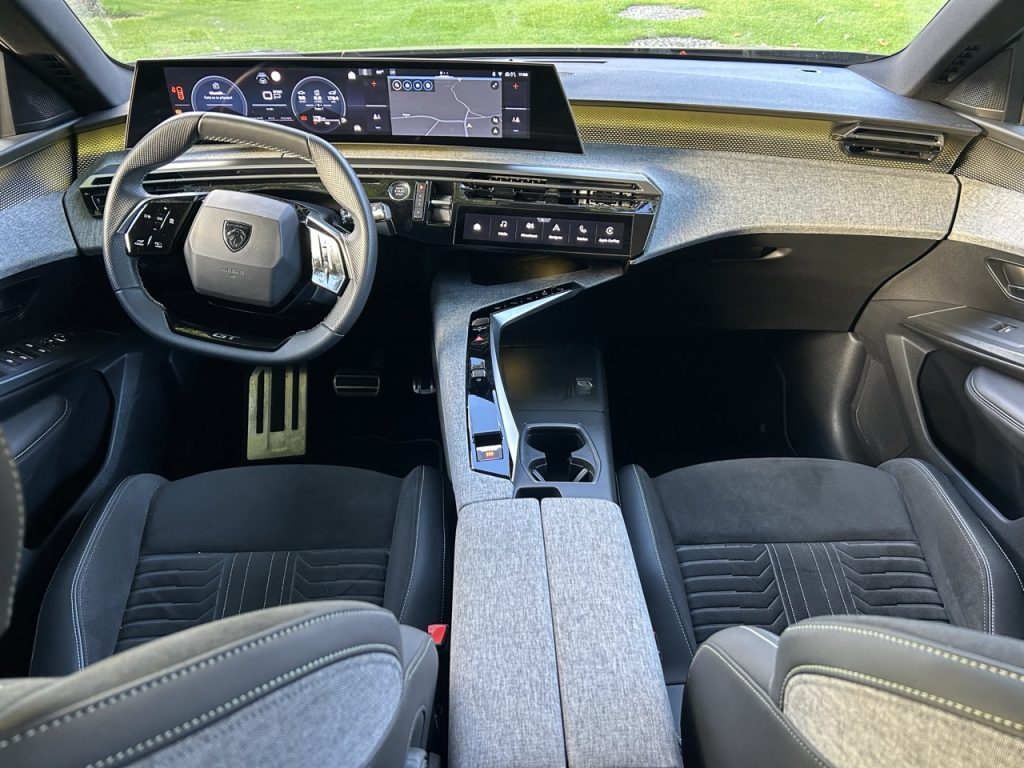 Peugeot 3008 Hybrid: foto Žena v autě.cz_8513 ve velké velikosti