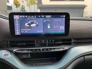 test FIAT 500e Armani: foto Žena v autě.cz-1